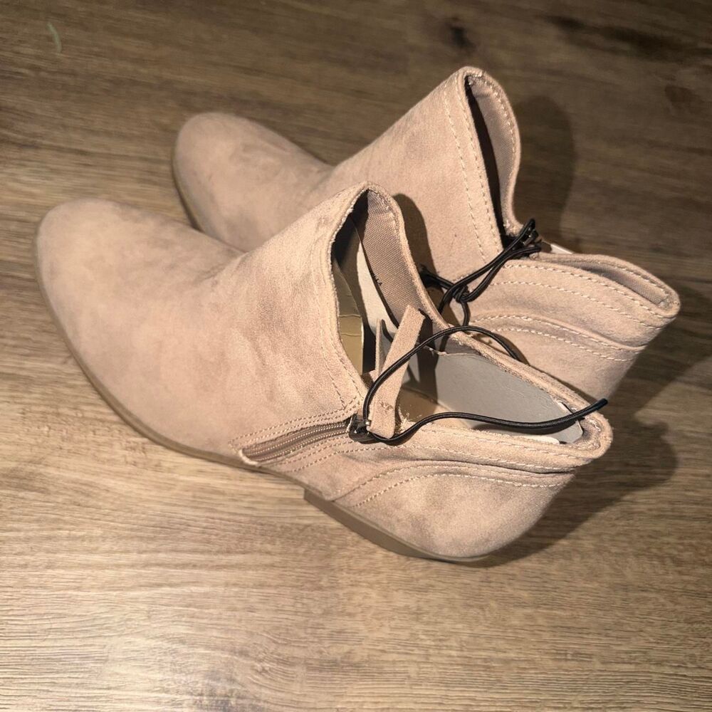 Arizona Women's Tan and Brown Boots